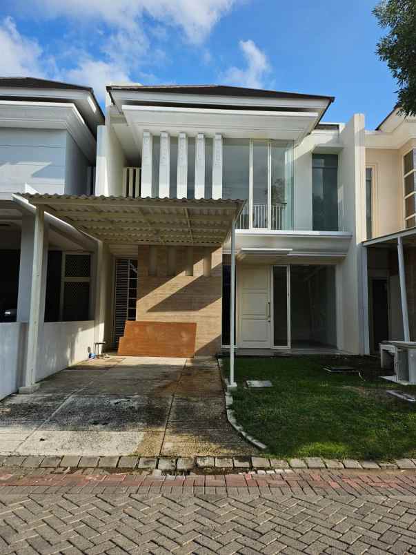 dijual rumah pakuwon city