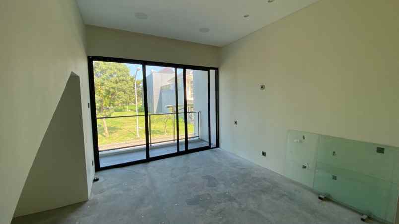 dijual rumah pakuwon city