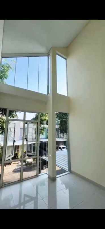 dijual rumah pakuwon city