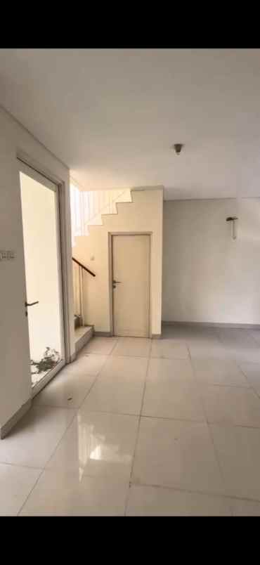 dijual rumah pakuwon city