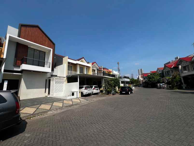 dijual rumah pakuwon city