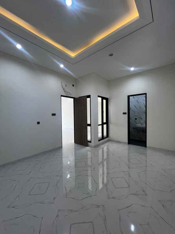 dijual rumah pakuwon city