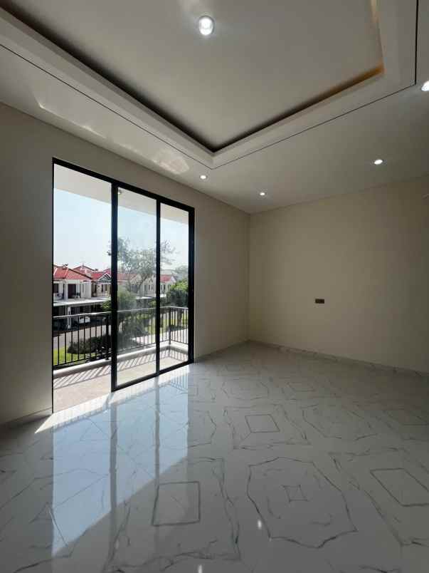 dijual rumah pakuwon city