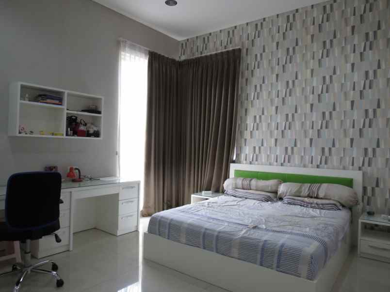 dijual rumah pakuwon city cluster san