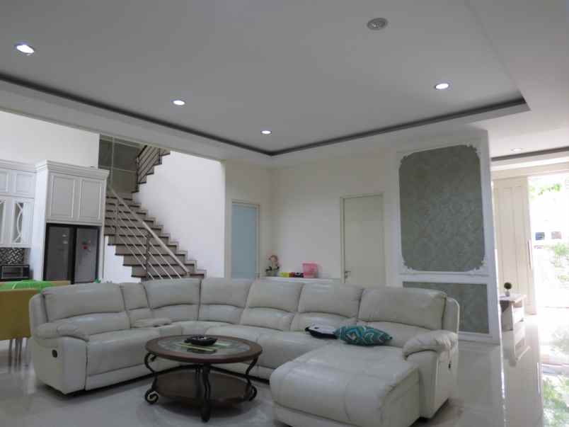 dijual rumah pakuwon city cluster san