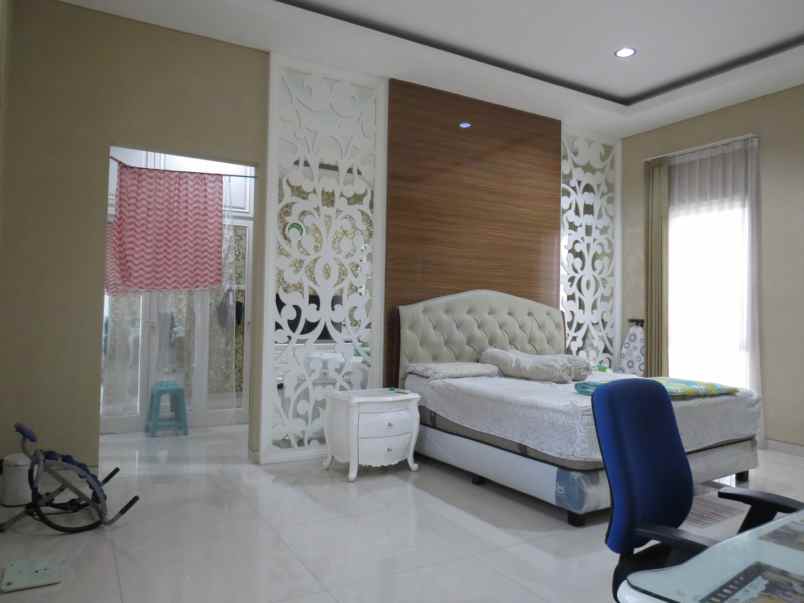 dijual rumah pakuwon city cluster san