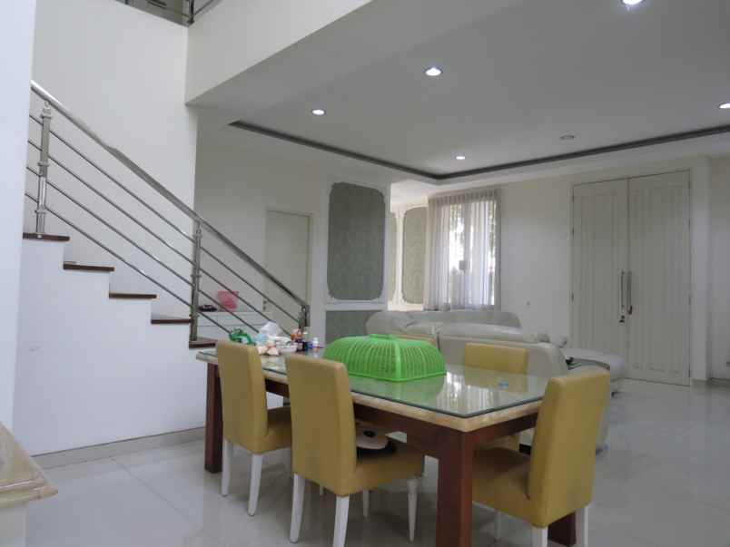 dijual rumah pakuwon city cluster san