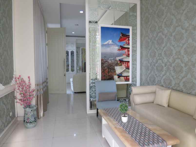 dijual rumah pakuwon city cluster san