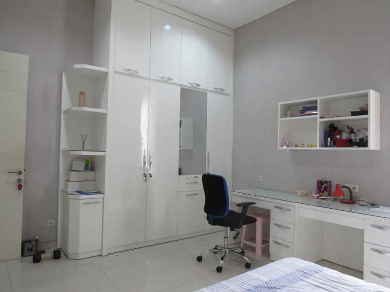 dijual rumah pakuwon city cluster san