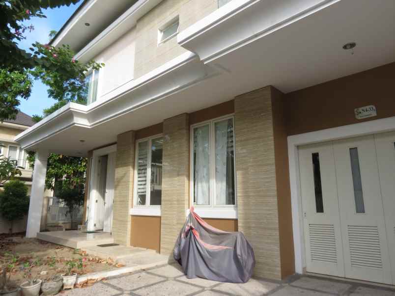 dijual rumah pakuwon city cluster san