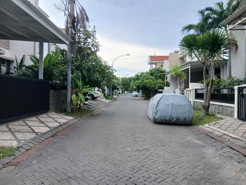 dijual rumah pakuwon city surabaya