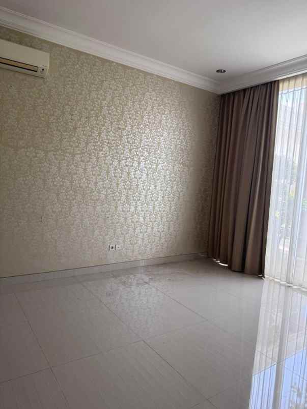 dijual rumah pakuwon indah la riz minimalis