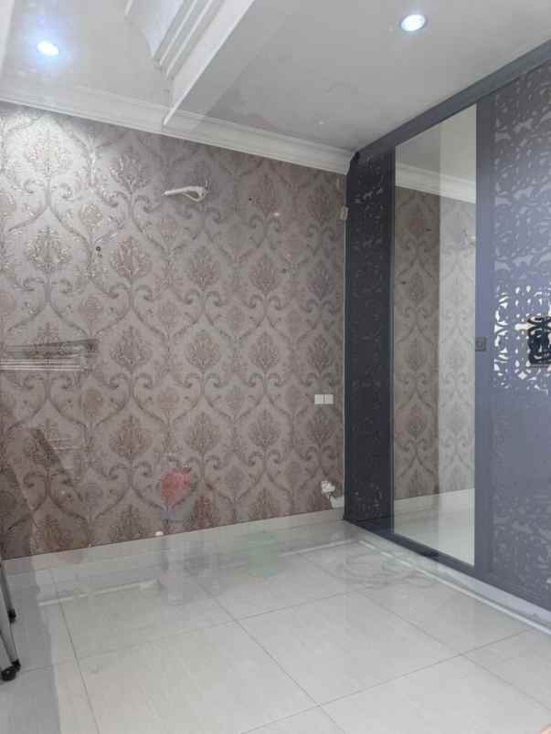 dijual rumah pakuwon indah la riz minimalis
