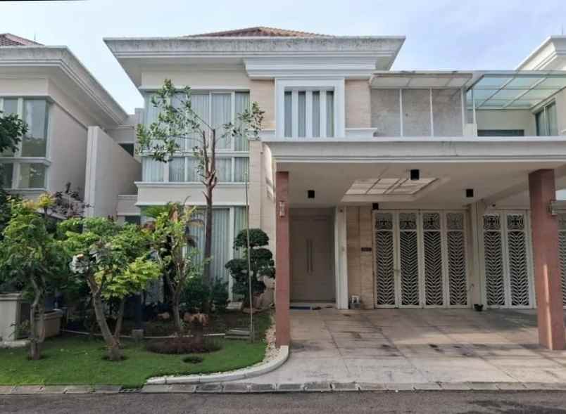 dijual rumah pakuwon indah lakarsantri