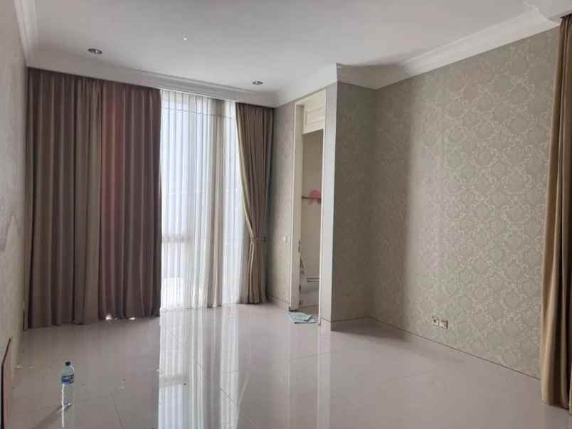 dijual rumah pakuwon indah lakarsantri