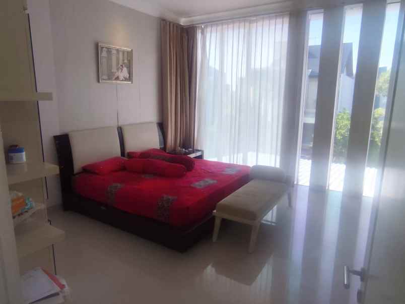 dijual rumah palm beach