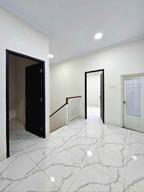 dijual rumah pancoran mas