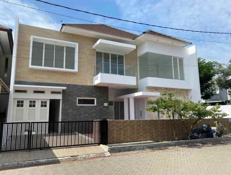 dijual rumah pantai mentari
