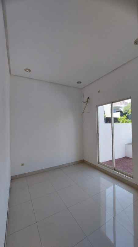 dijual rumah pantai mentari