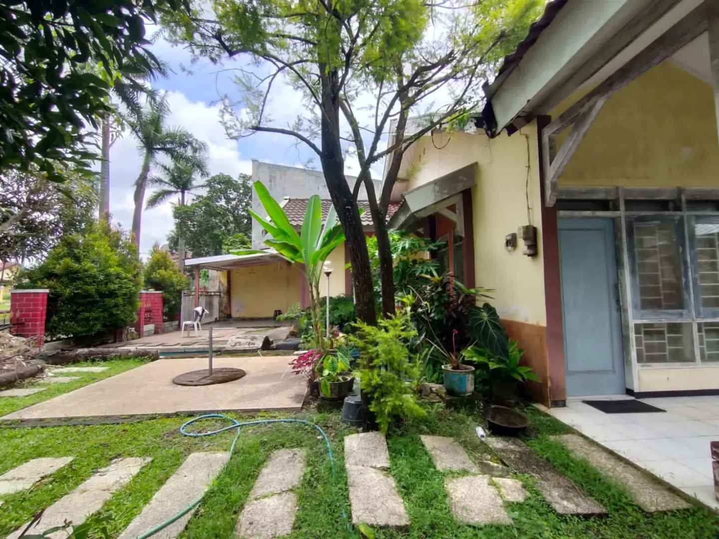dijual rumah perumahan araya