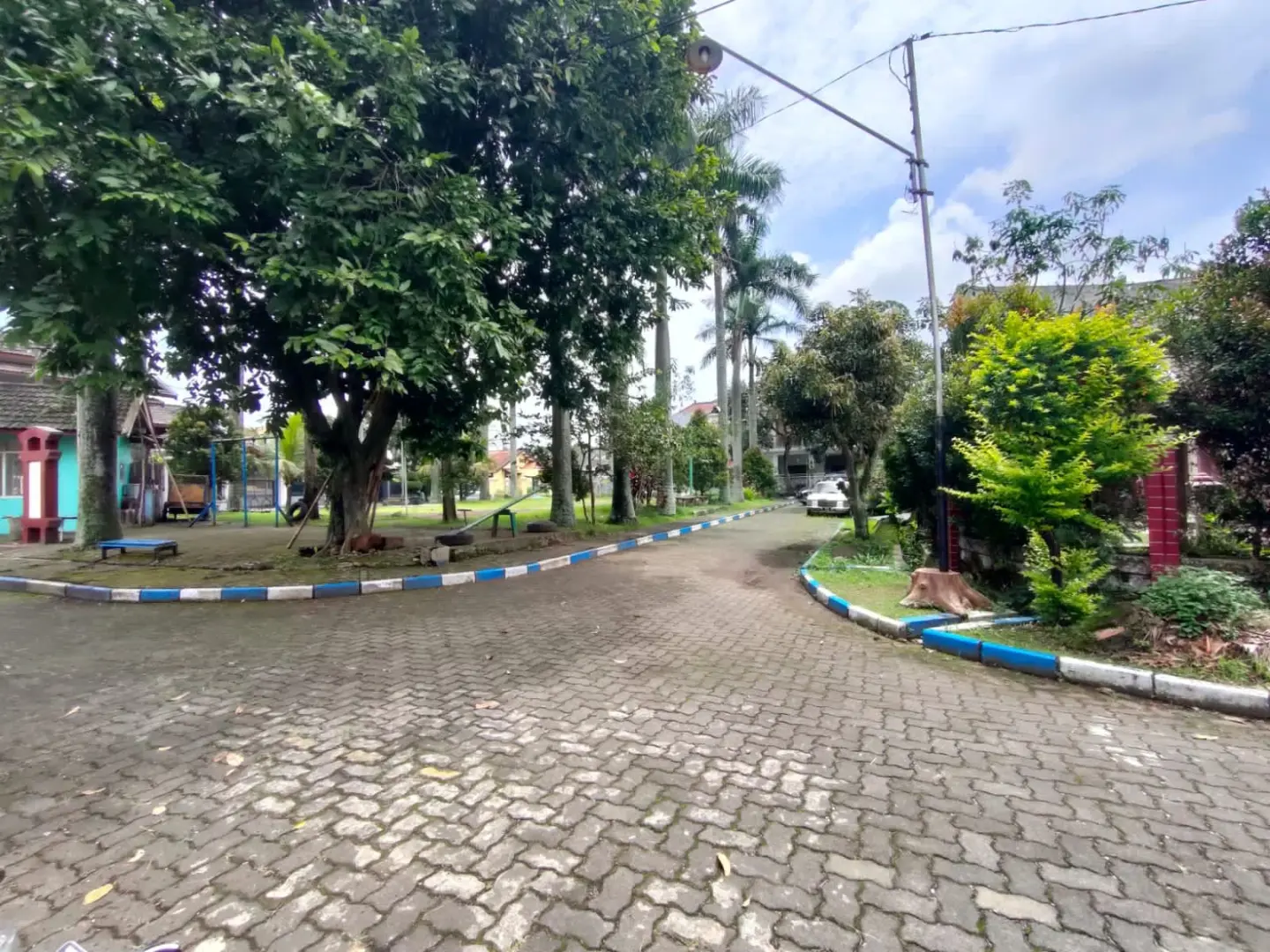 dijual rumah perumahan araya