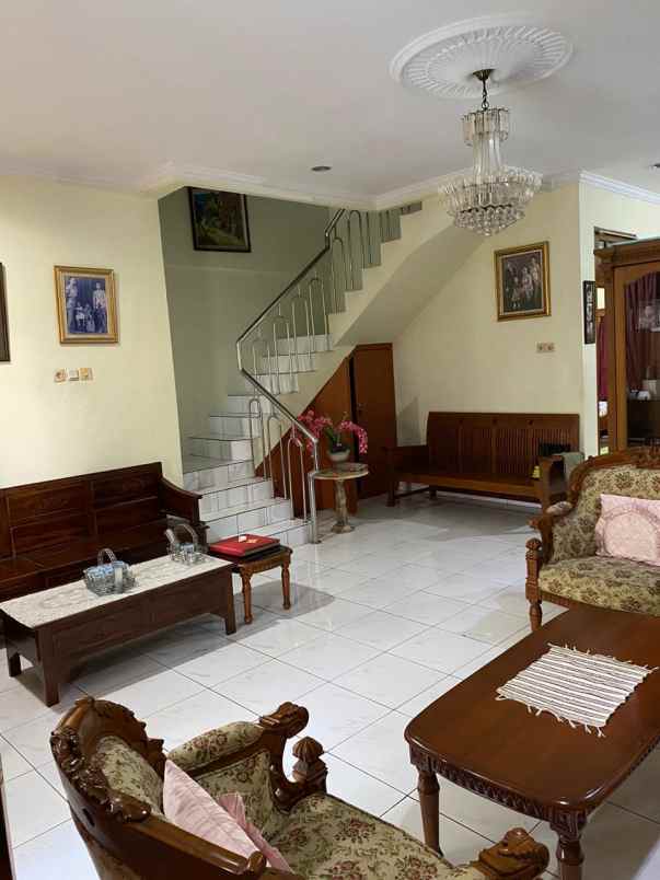 dijual rumah perumahan eramas 2000