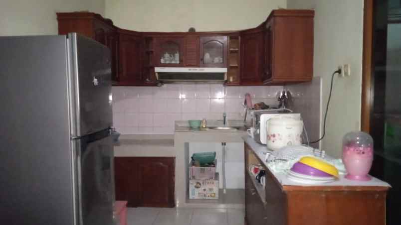 dijual rumah perumahan eramas 2000