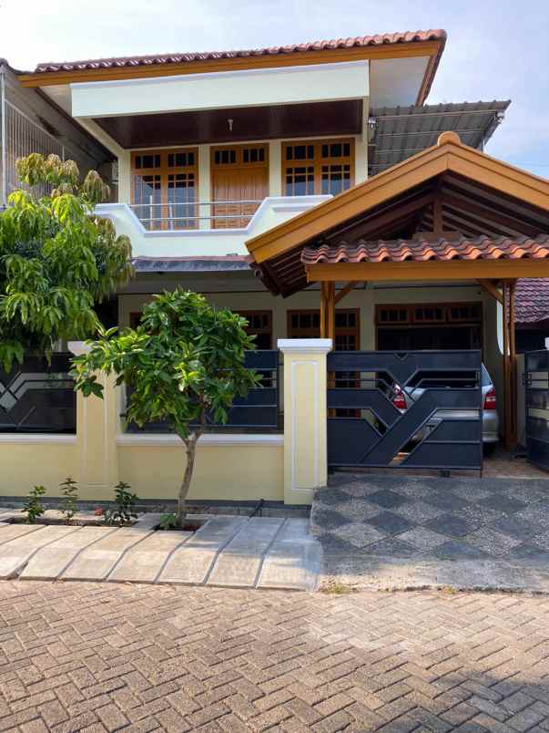 dijual rumah perumahan eramas 2000