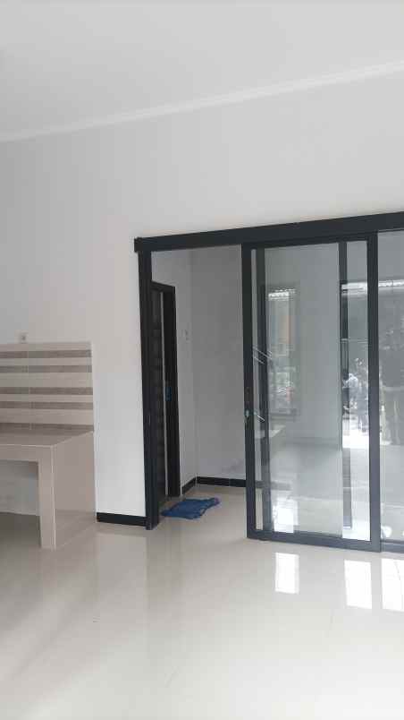 dijual rumah perumahan gunung anyar emas