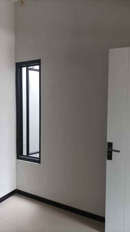 dijual rumah perumahan gunung anyar emas