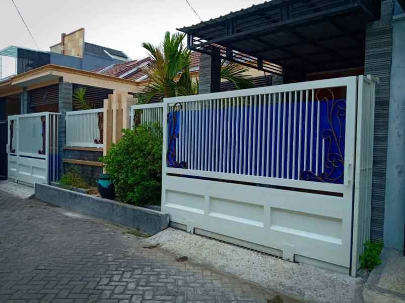 dijual rumah perumahan palm oasis