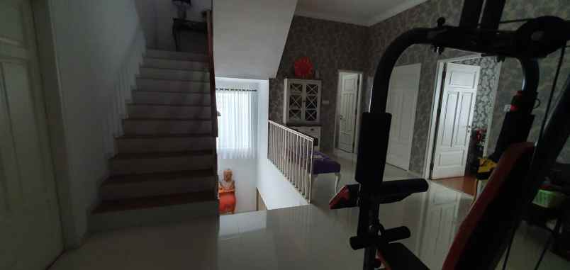 dijual rumah perumahan taman kencana