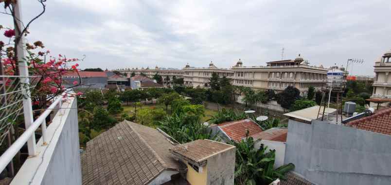 dijual rumah perumahan taman kencana