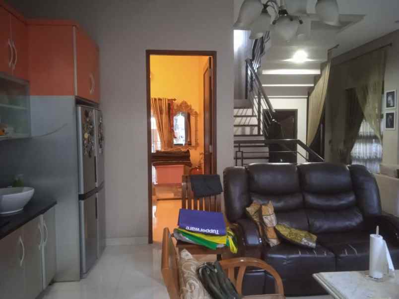 dijual rumah pesona khayangan depok