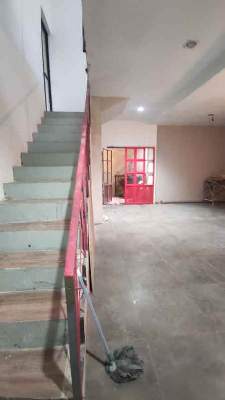 dijual rumah pisangan