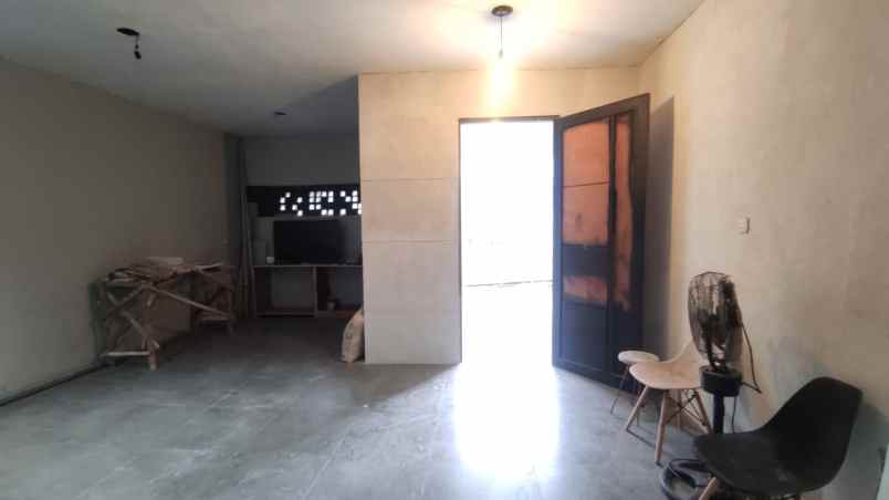 dijual rumah pisangan