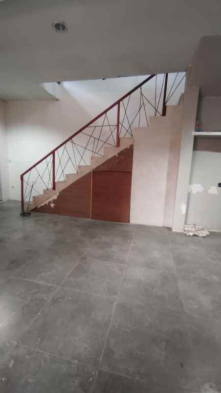 dijual rumah pisangan