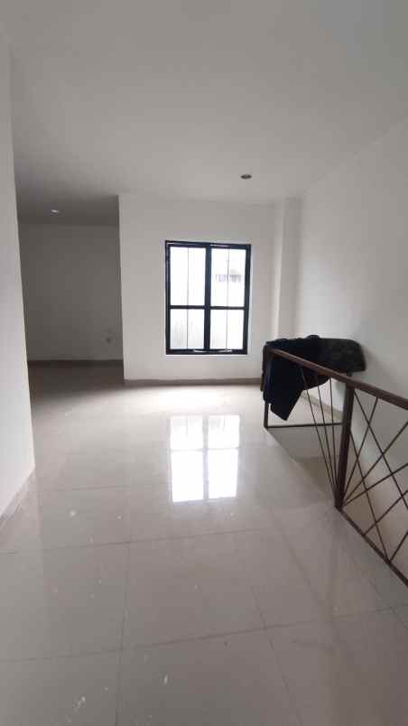 dijual rumah pisangan