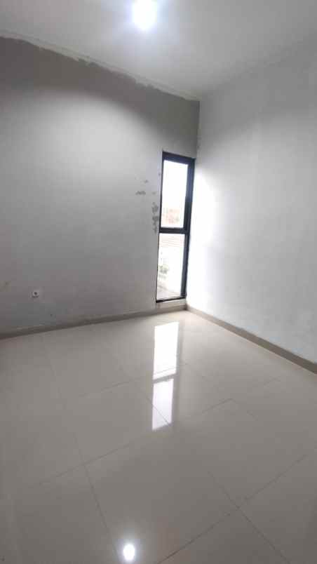 dijual rumah pisangan