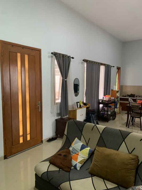 dijual rumah prabot pinggir jalan raya dau malang