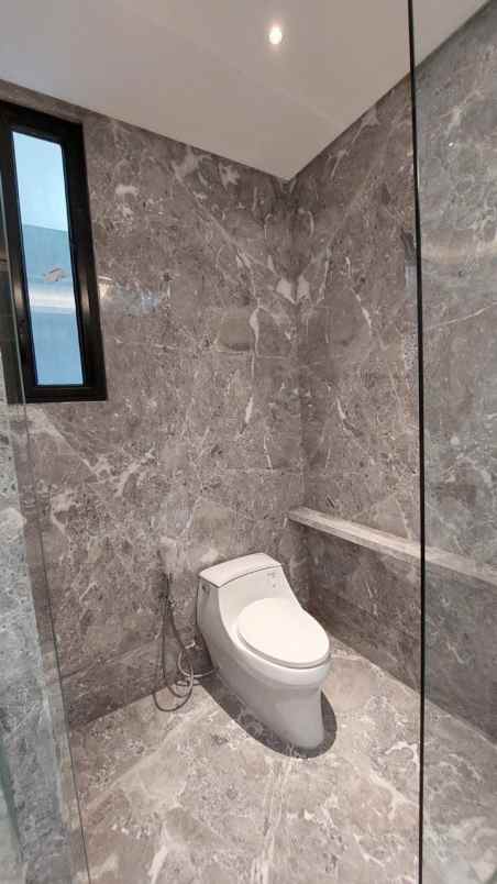 dijual rumah regency 21