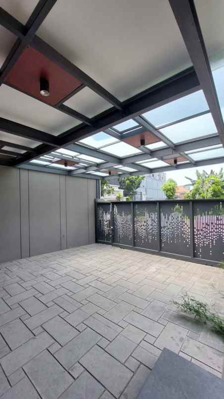 dijual rumah regency 21