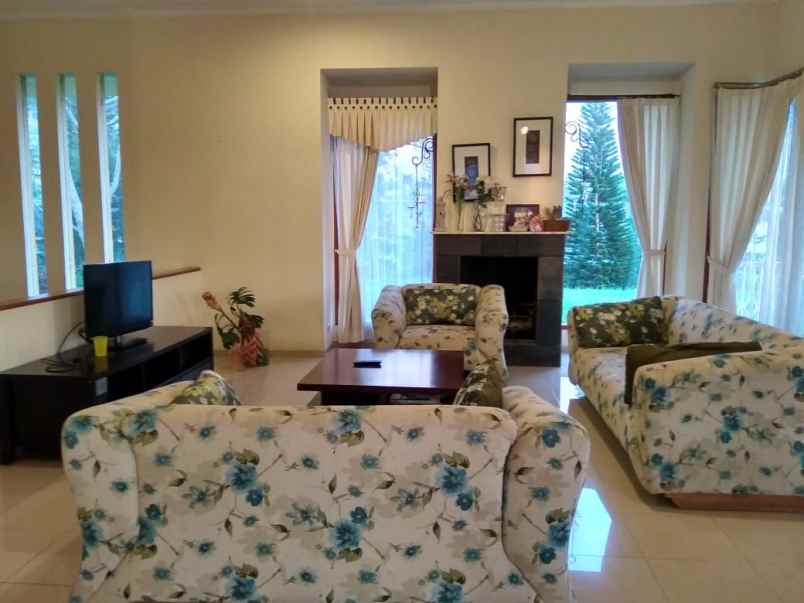 dijual rumah resor dago pakar djuanda dago