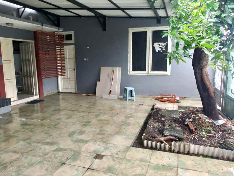 dijual rumah rogojembangan timur