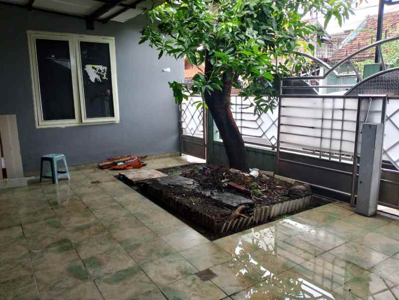 dijual rumah rogojembangan timur