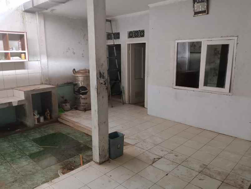 dijual rumah rogojembangan timur