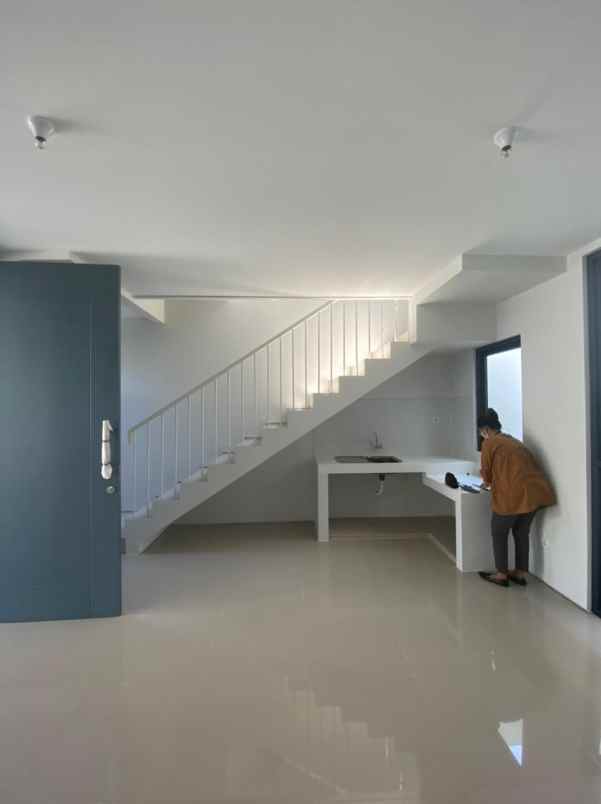 dijual rumah royal residence