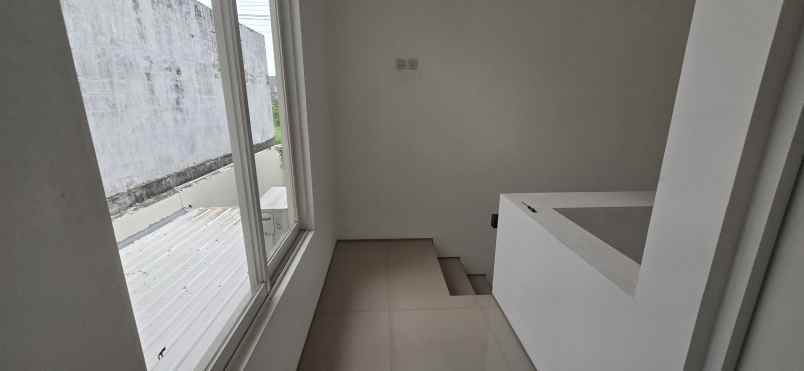 dijual rumah royal residence wiyung