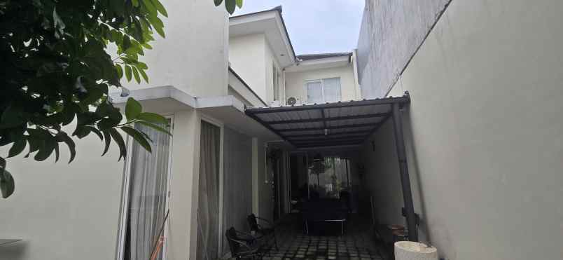 dijual rumah royal residence wiyung