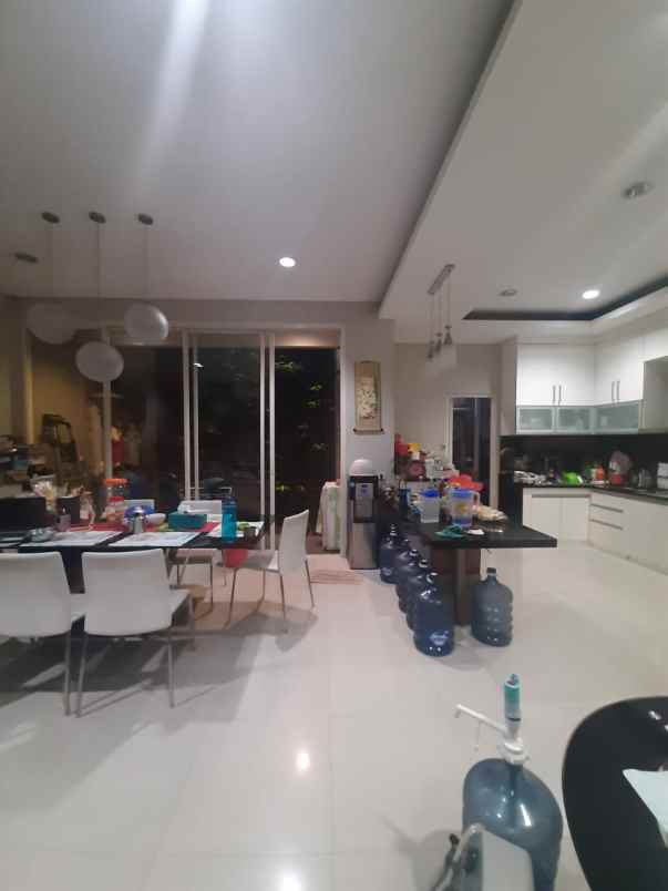 dijual rumah rumah di green lake city